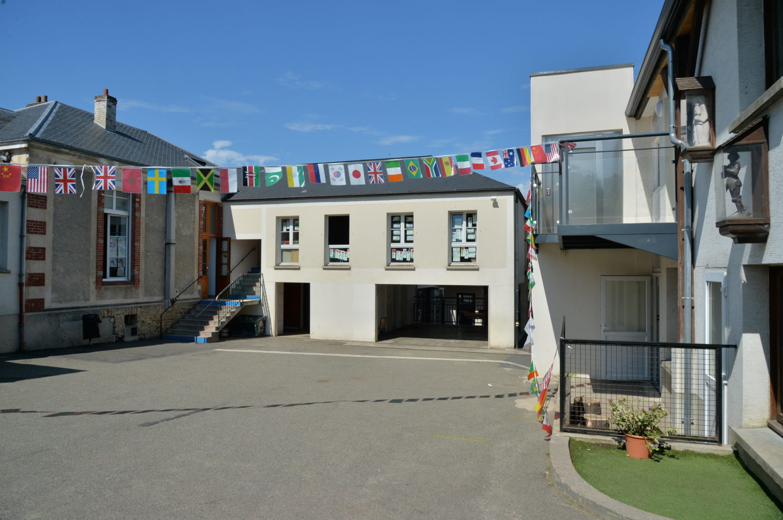 Visitez l'école Sainte Jeanne d'Arc! Ecole Sainte Jeanne d'Arc